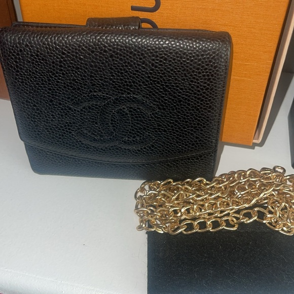 🔥EUC Chanel caviar bifold wallet🔥 Full inclusion - Picture 2 of 10